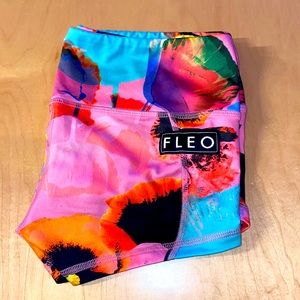 VEUC FLEO flowers, contour style, medium